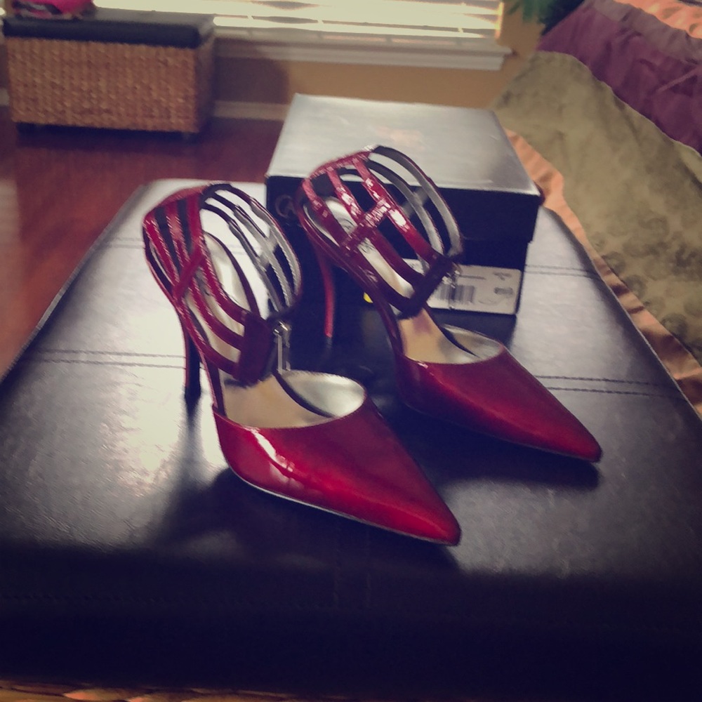 Carlos red pumps